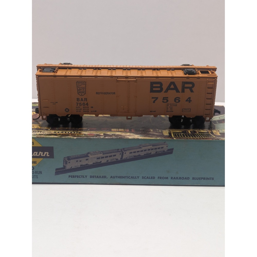 Athearn Vintage BAR 7564 Refrigerator Car Bangor & Aroostook HO Scale Train